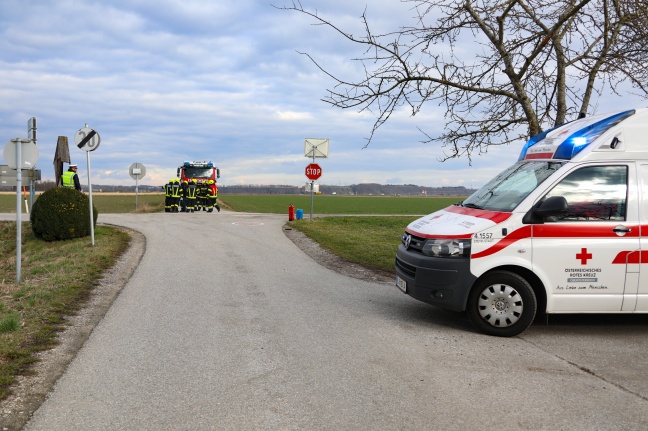 Vier Verletzte bei Kreuzungscrash zwischen Taxi und PKW in Kronstorf