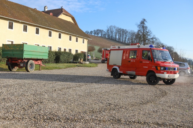 Brand einer Selche in Schlüßlberg vor Eintreffen der drei örtlichen Feuerwehren gelöscht