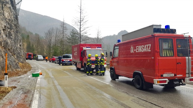 Tödlicher Unfall: LKW prallt auf Eisenstraße bei Weyer frontal gegen Felswand