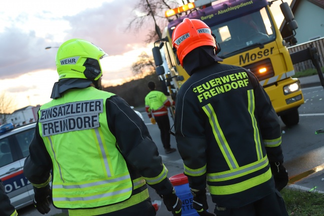 Drei Verletzte bei Kollision zweier Autos in Ansfelden