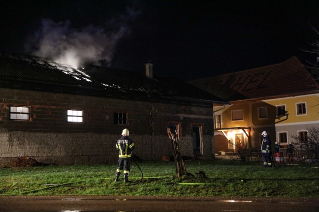 Rauchgasrückströmung löste Brand eines landwirtschaftlichen Nebengebäudes in Pettenbach aus