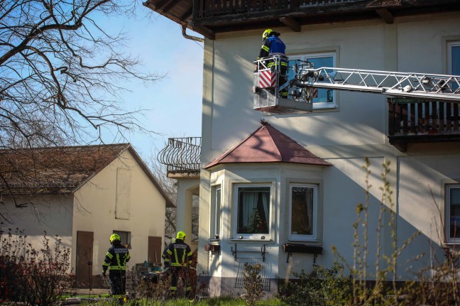 Einsatz der Feuerwehr bei Kellerbrand in einem Mehrfamilienhaus in Marchtrenk
