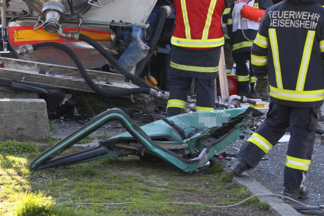 LKW-Crash auf Autobahnparkplatz der Innkreisautobahn bei Krenglbach fordert Schwerverletzten