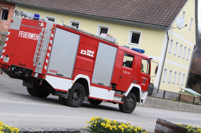Vier Feuerwehren bei Garagenbrand in Ottnang am Hausruck im Einsatz