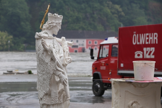 Hochwasser an der Donau in Obersterreich geht langsam zurck