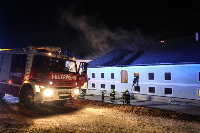Großeinsatz bei Brand im Wirtschaftstrakt eines Bauernhofes in Steinhaus