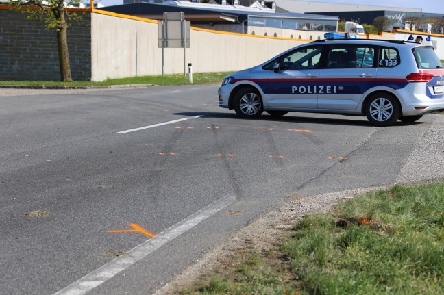 Radfahrerin (69) bei Kollision mit Auto auf Pyhrnpass Straße bei Sattledt tödlich verletzt