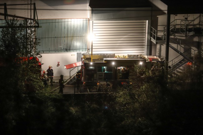 Sieben Feuerwehren bei Brand in einem Industriebetrieb in Kremsmünster im Einsatz
