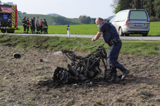 Zwei Motorradlenker bei Frontalkollision in Waizenkirchen tödlich verletzt