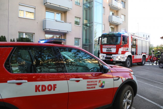 Zimmerbrand in einem Mehrparteienwohnhaus in Thalheim bei Wels fordert zwei Verletzte