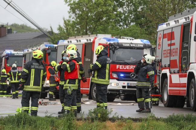 15 Feuerwehren bei Brand in einer Mühle in Wallern an der Trattnach im Einsatz