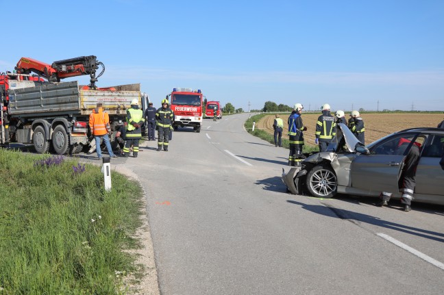 Kollision zwischen PKW und LKW in Schiedlberg fordert einen Verletzten