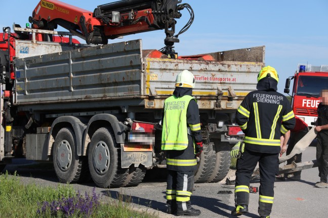 Kollision zwischen PKW und LKW in Schiedlberg fordert einen Verletzten