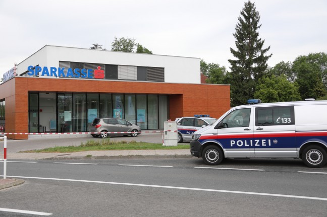 Überfall auf Geldtransporter vor einer Bankfiliale in Alkoven