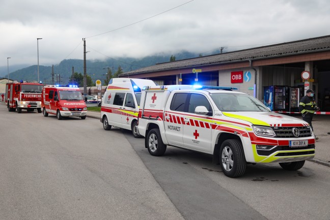 Jugendlicher im Bahnhof Kirchdorf an der Krems von einfahrendem Regionalzug erfasst und schwer verletzt