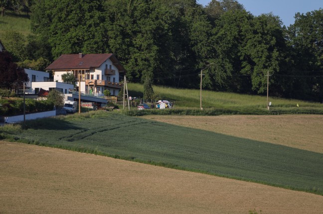 Notarzthubschrauber nach schwerem Fahrradsturz in Neukirchen bei Lambach im Einsatz