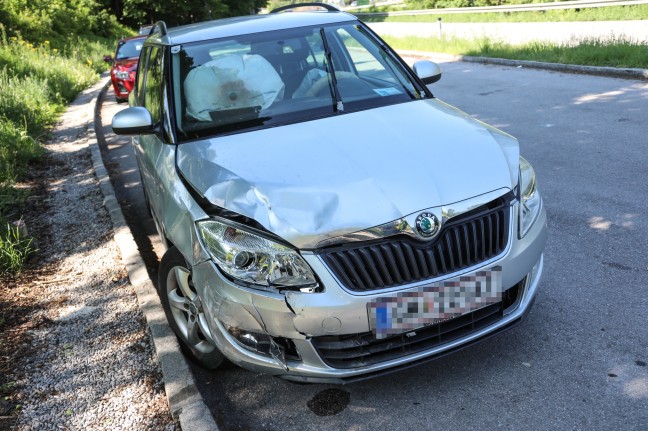 Kollision zweier Autos auf der Gmundener Straße in Gschwandt