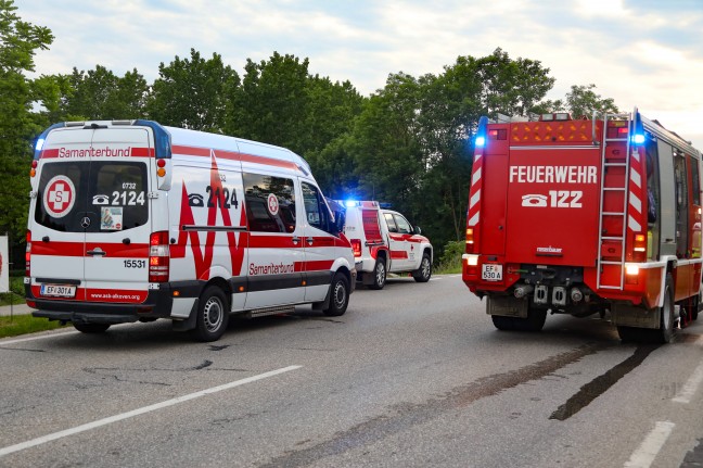 Drei teils Schwerverletzte bei Verkehrsunfall auf Eferdinger Straße in Fraham
