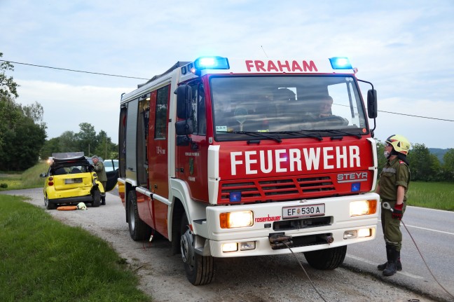 Drei teils Schwerverletzte bei Verkehrsunfall auf Eferdinger Strae in Fraham