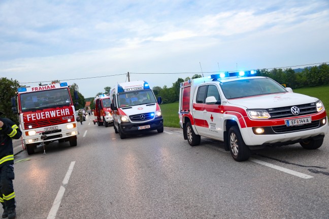 Drei teils Schwerverletzte bei Verkehrsunfall auf Eferdinger Straße in Fraham