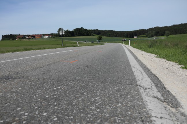 E-Bike-Fahrer (84) bei Kollision mit Rettungsauto in Neuhofen im Innkreis tdlich verletzt
