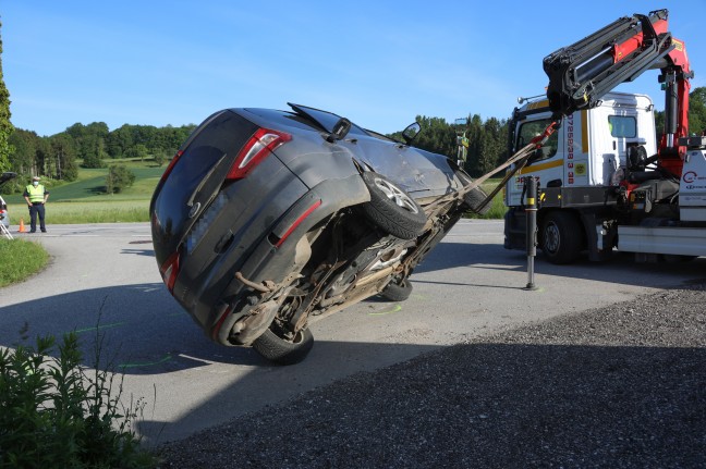 Schwerer Kreuzungscrash auf Steyrtalstrae bei Sierning fordert zwei Verletzte