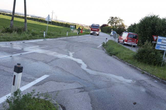 Vier Verletzte bei Kreuzungscrash auf Mühllackener Straße in Feldkirchen an der Donau