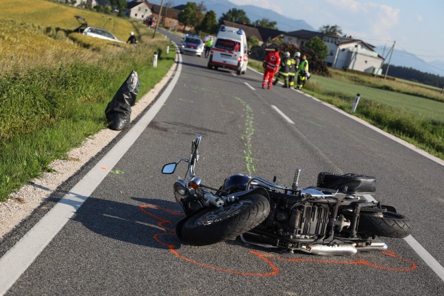 Schwerverletzter Motorradlenker bei Kollision mit Auto in Schiedlberg