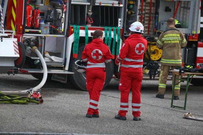 Großbrand bei Transport- und Bauunternehmen in Haag am Hausruck