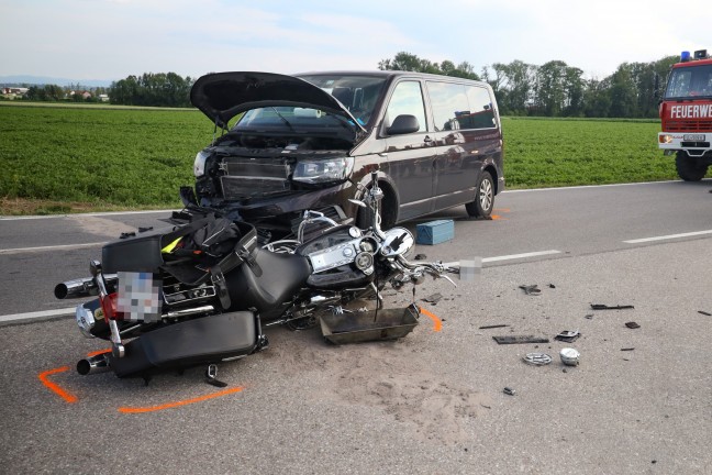 Schwerer Verkehrsunfall mit Motorrad in Oftering