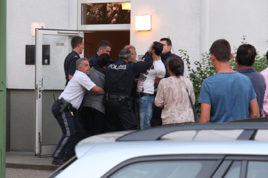 Großeinsatz der Polizei wegen tumultartiger Szenen nach Streit in Otto-Loewi-Siedlung