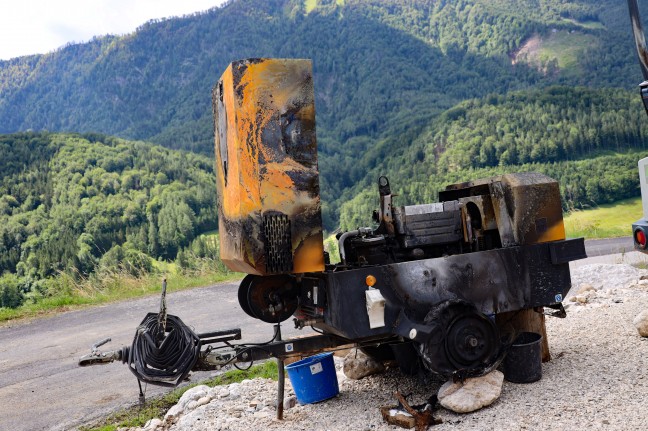Brand eines Kompressors auf Baustelle in Steinbach am Ziehberg