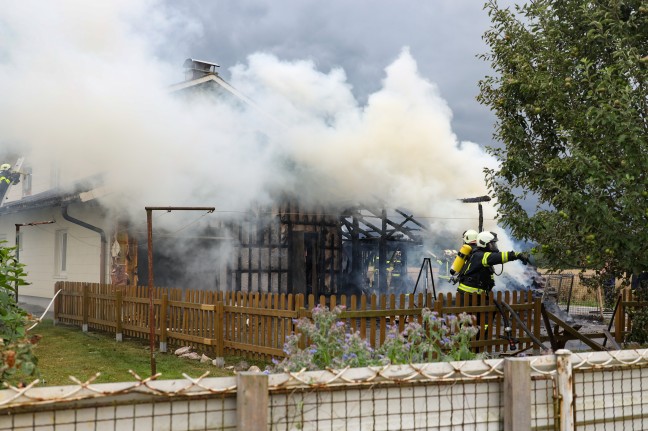 Drei Feuerwehren bei Brand eines Gebäudezubaus in Ohlsdorf im Einsatz