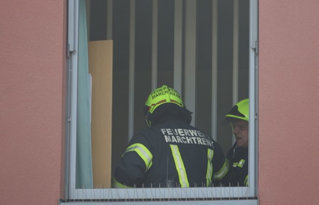 Spezialeinsatz für Feuerwehr: Dringende Türöffnung einer Arrestzelle am Polizeiposten in Marchtrenk