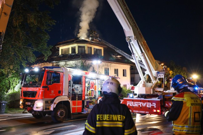 Großeinsatz für die Feuerwehren bei Wohnhausbrand in Linz-Pöstlingberg