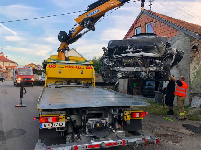 Tödlicher Verkehrsunfall: Autolenker (36) stirbt nach Kollision mit Hausmauer in Obernberg am Inn
