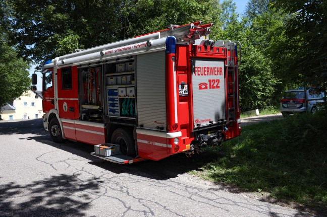 Neuerliche Bergung eines aufgebrochenen Tresors aus Mühlbach in Wels-Waidhausen durch Feuerwehr
