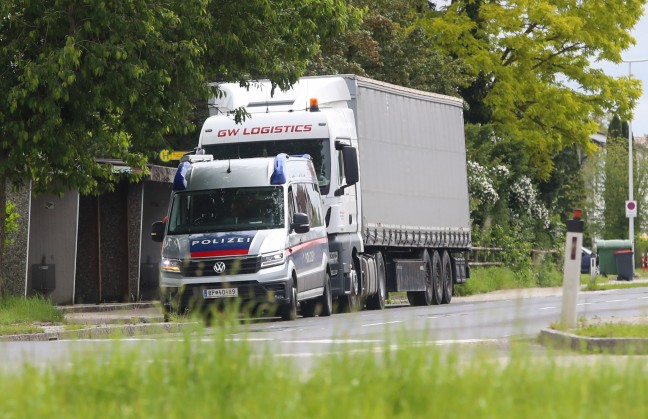 LKW-Mautflchtlinge: Kontrollen des LKW-Fahrverbotes im Bezirk Braunau am Inn zeigen laut Politik Wirkung