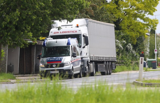 LKW-Mautflüchtlinge: Kontrollen des LKW-Fahrverbotes im Bezirk Braunau am Inn zeigen laut Politik Wirkung