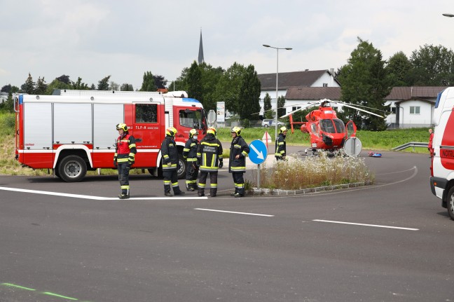 Schwerer Verkehrsunfall in Schwanenstadt fordert drei teils Schwerverletzte