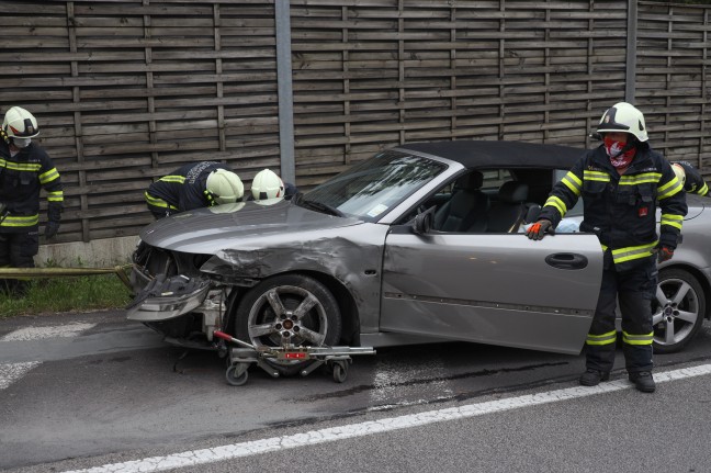 Heftige Kollision zweier Fahrzeuge auf der Salzkammergutstraße in Gmunden endet glimpflich