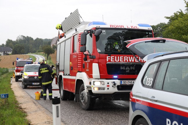 Auto kracht gegen Milchtransporter: Schwerer Verkehrsunfall auf Voralpenstraße bei Rohr im Kremstal
