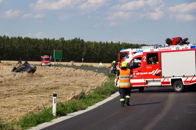 2,28 Promille: Auto bei Unfall in Marchtrenk in ein Getreidefeld überschlagen und am Dach gelandet