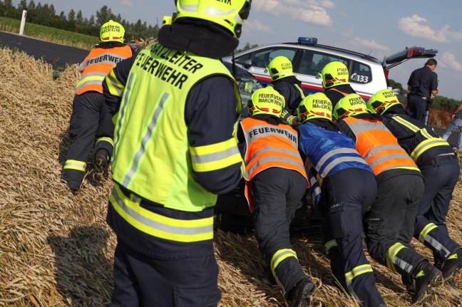 2,28 Promille: Auto bei Unfall in Marchtrenk in ein Getreidefeld überschlagen und am Dach gelandet