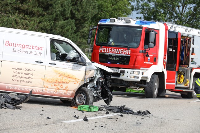 Schwerer Verkehrsunfall in Bad Wimsbach-Neydharting fordert zwei Verletzte