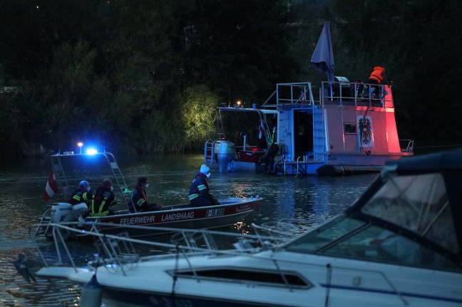Großeinsatz bei Bootsunfall auf der Donau bei Feldkirchen an der Donau