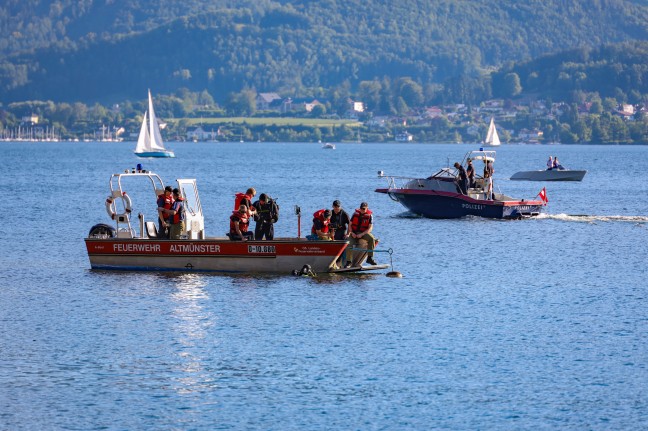 Person bei Sucheinsatz mit Booten und Tauchern in Gmunden tot im Traunsee aufgefunden