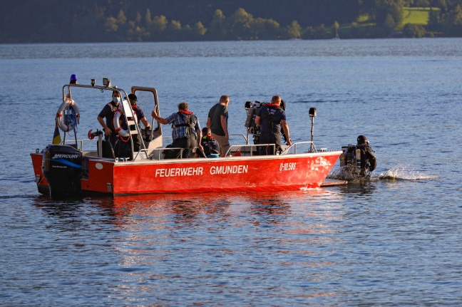 Person bei Sucheinsatz mit Booten und Tauchern in Gmunden tot im Traunsee aufgefunden