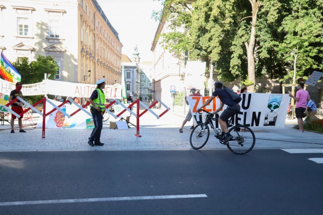 Demo für autofreien Hauptplatz in Linz: Keine Staus, keine Demoteilnehmer