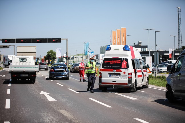 Zwei Verletzte bei Auffahrunfall auf Wiener Straße in Wels